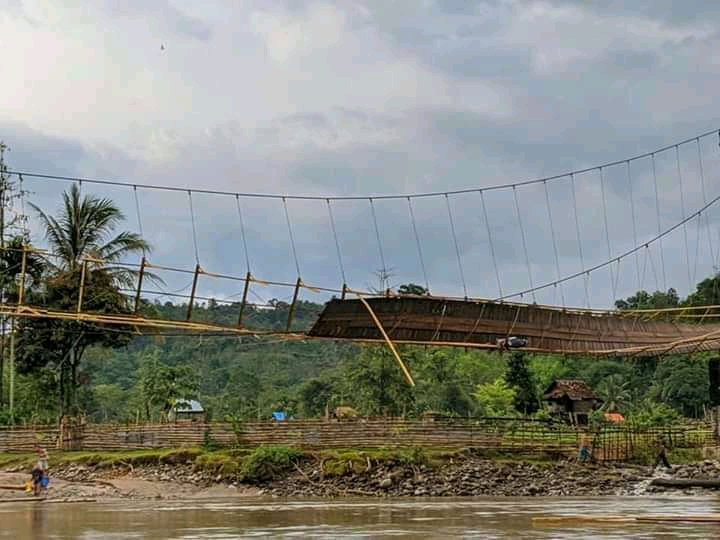 penampakan jembatan putus