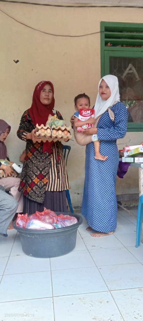Poto Ibuk PKK salur kan makan tambahan kepada ibuk menyusui